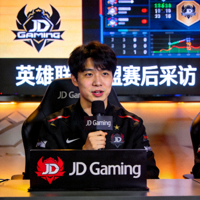 JD Gaming战队英雄联盟选手赛后采访画面