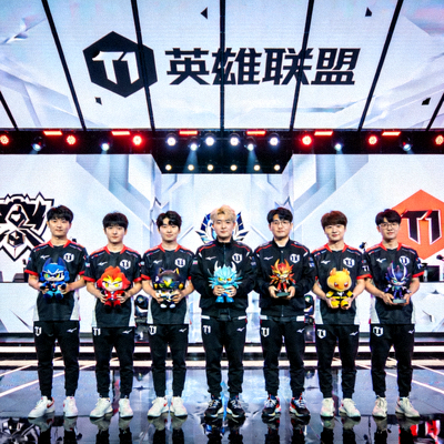 T1电子竞技俱乐部英雄联盟战队全体队员合影